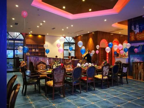 Чэнду: Five Elements Hotel (Wuhou New Town Shuangliu Airport CuQiao Subway station)