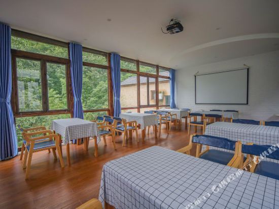 Ханчжоу: Lin'an Congqian. Man Hostel