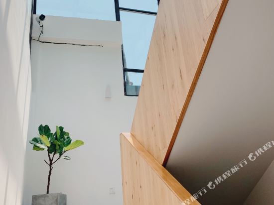 Ханчжоу: Lin'an Congqian. Man Hostel