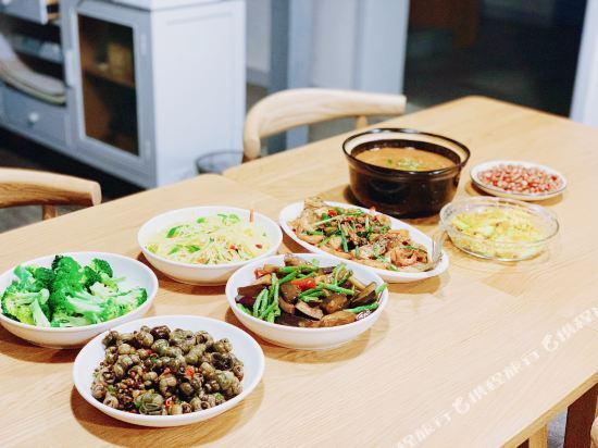 Ханчжоу: Lin'an Congqian. Man Hostel