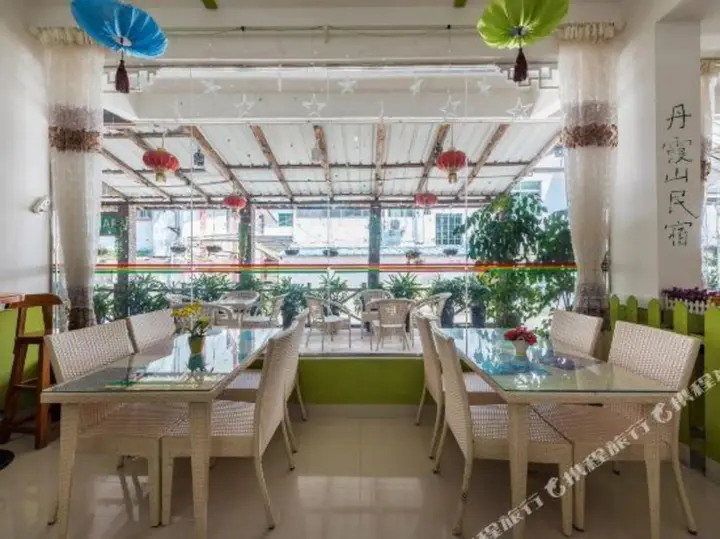 Шаогуань: Danxia Minsu Hostel