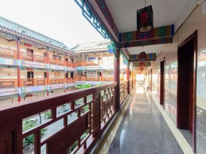 Chuxiong: Chuxiong Golden Sun Hotel (Yiren Ancient Town)