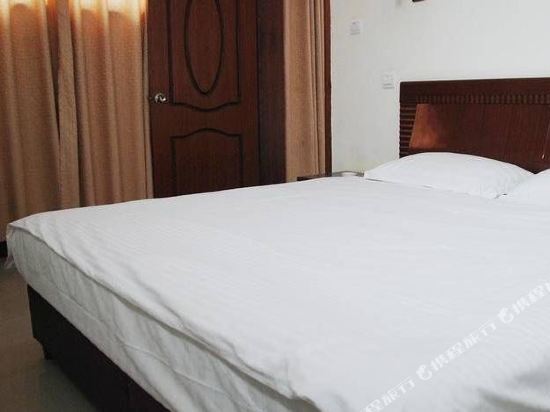 Цзинин: Huancheng Hotel