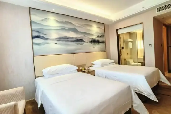 Хуайхуа: Vienna Hotel (Xupu Wanda Plaza)