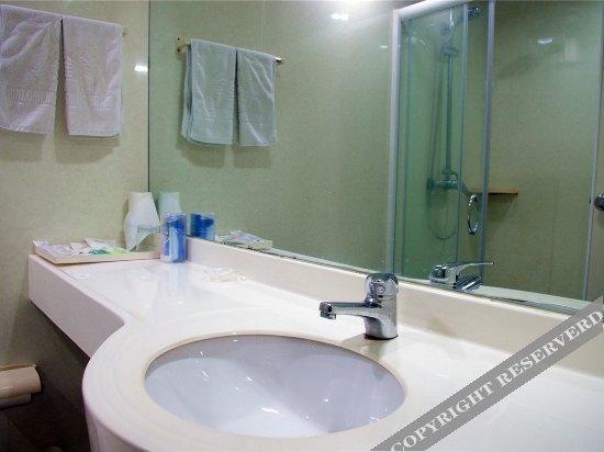 Синьян: Ruilong Business Hotel