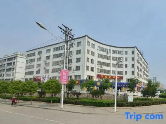 Синьян: Ruilong Business Hotel