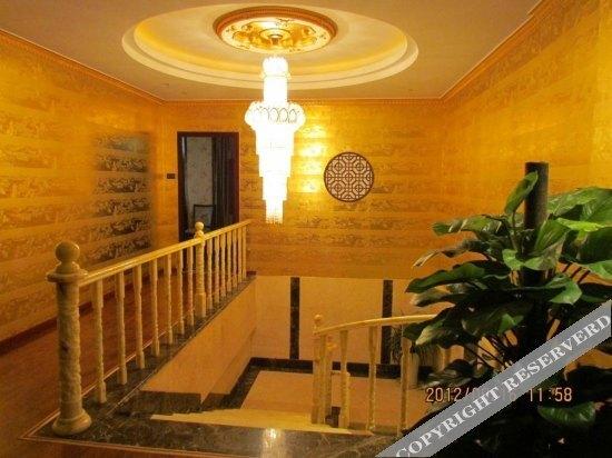 Чунцин: 蓝色之夜酒店(重庆江北空港国际机场店)