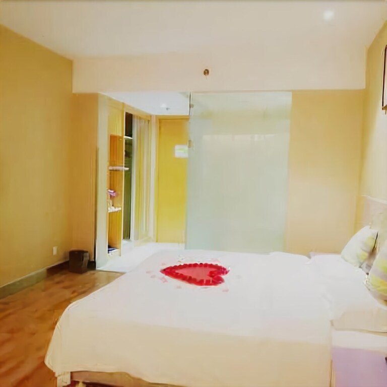 Хуанган: Huayuan Hotel