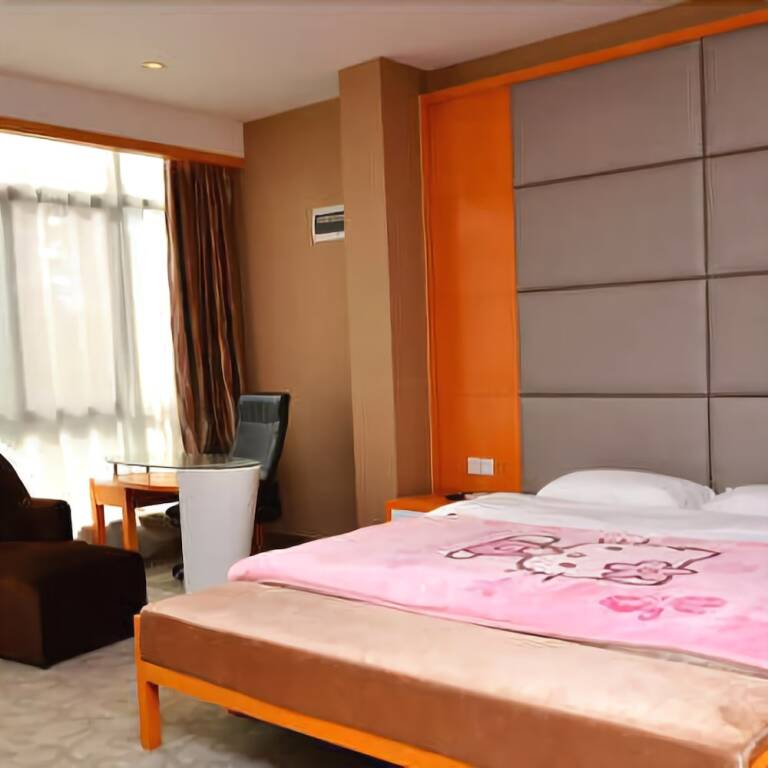 Хуанган: Huayuan Hotel