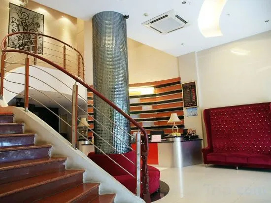 Наньнин: Huacheng Fashion Hotel