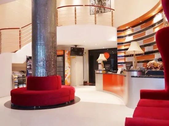 Наньнин: Huacheng Fashion Hotel