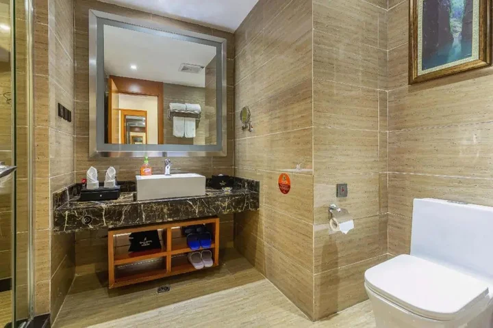 Чунцин: River & Holiday Rezen Hotel Pengshui