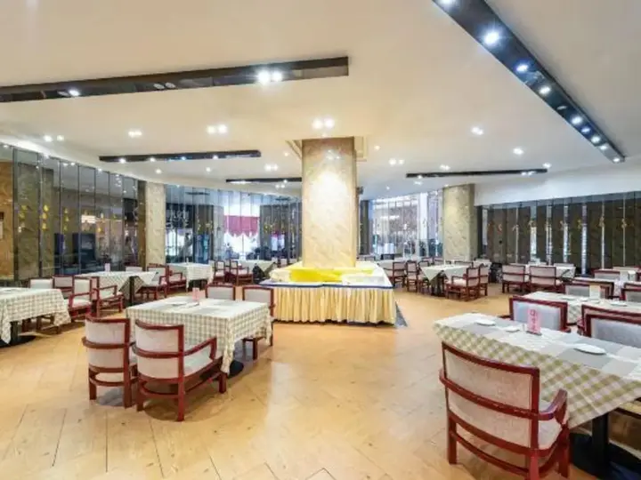 Чунцин: River & Holiday Rezen Hotel Pengshui