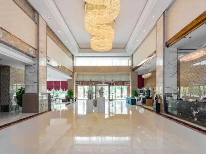 Чунцин: River & Holiday Rezen Hotel Pengshui