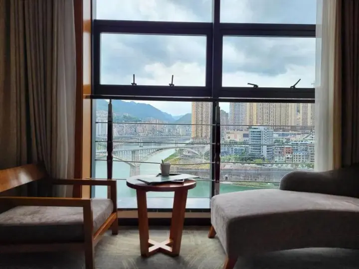 Чунцин: River & Holiday Rezen Hotel Pengshui