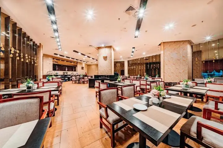Чунцин: River & Holiday Rezen Hotel Pengshui