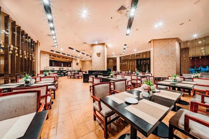 Чунцин: River & Holiday Rezen Hotel Pengshui