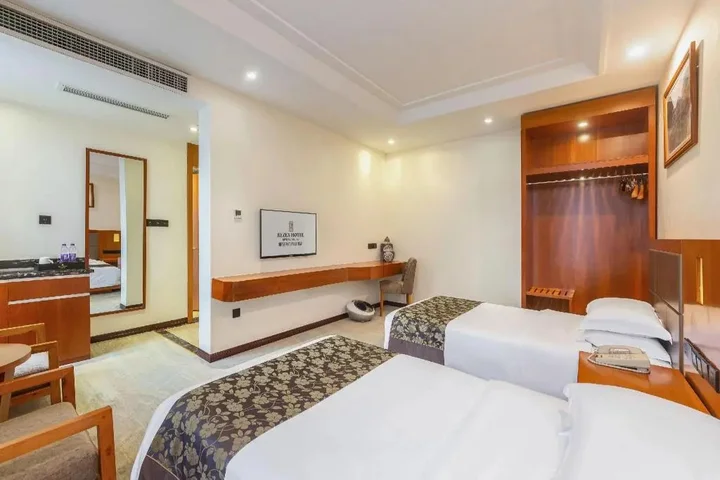 Чунцин: River & Holiday Rezen Hotel Pengshui