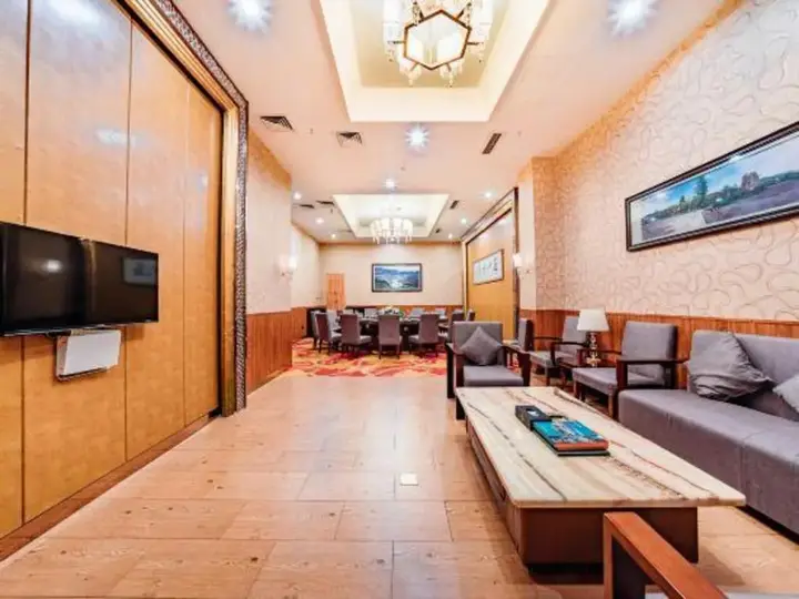 Чунцин: River & Holiday Rezen Hotel Pengshui