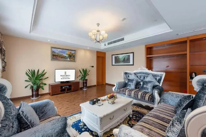 Чунцин: River & Holiday Rezen Hotel Pengshui