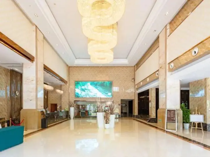 Чунцин: River & Holiday Rezen Hotel Pengshui