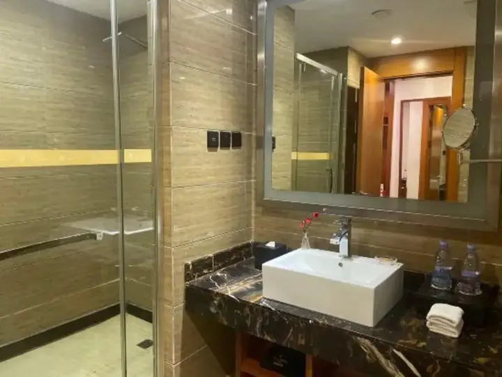 Чунцин: River & Holiday Rezen Hotel Pengshui