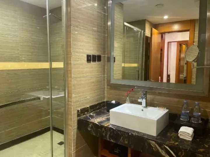 Чунцин: River & Holiday Rezen Hotel Pengshui