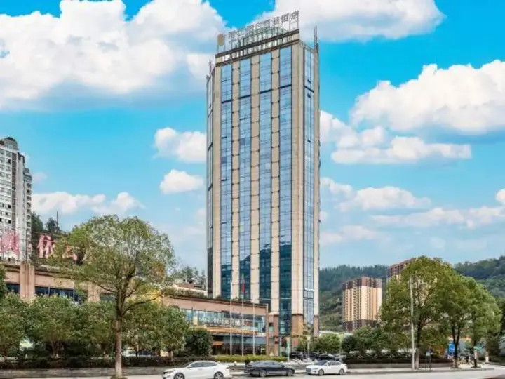 Чунцин: River & Holiday Rezen Hotel Pengshui