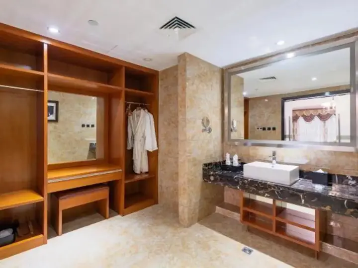 Чунцин: River & Holiday Rezen Hotel Pengshui