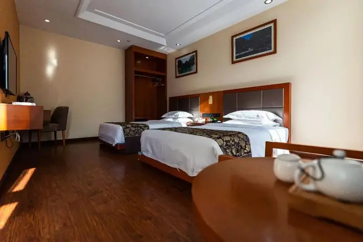 Чунцин: River & Holiday Rezen Hotel Pengshui