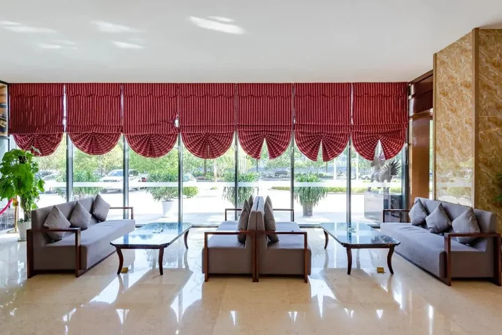Чунцин: River & Holiday Rezen Hotel Pengshui