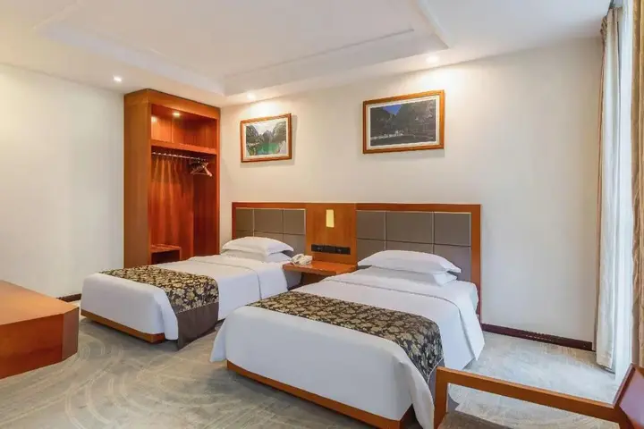 Чунцин: River & Holiday Rezen Hotel Pengshui