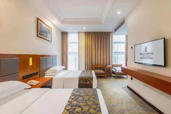 Чунцин: River & Holiday Rezen Hotel Pengshui
