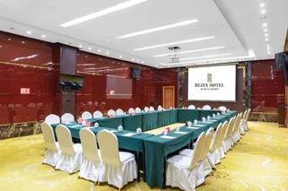 Чунцин: River & Holiday Rezen Hotel Pengshui