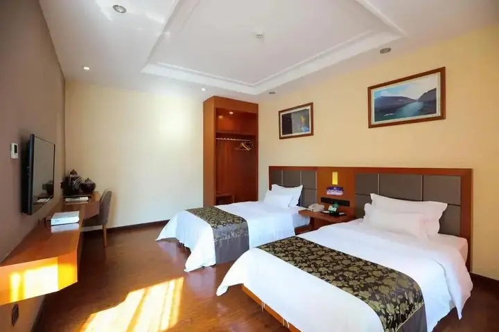 Чунцин: River & Holiday Rezen Hotel Pengshui
