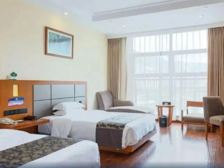 Чунцин: River & Holiday Rezen Hotel Pengshui