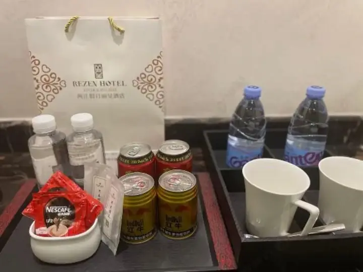 Чунцин: River & Holiday Rezen Hotel Pengshui