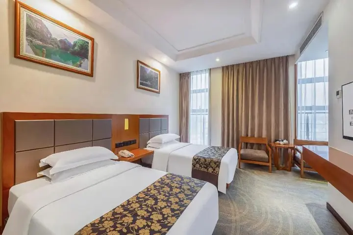 Чунцин: River & Holiday Rezen Hotel Pengshui