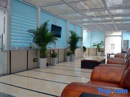 Чжэнчжоу: Zhengzhou Xinhaitian Business Hotel (Henan Engineering College Branch)
