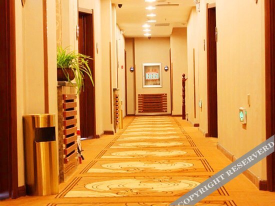 Синхай: Jingchao Hotel (Haicheng Zhanqian)