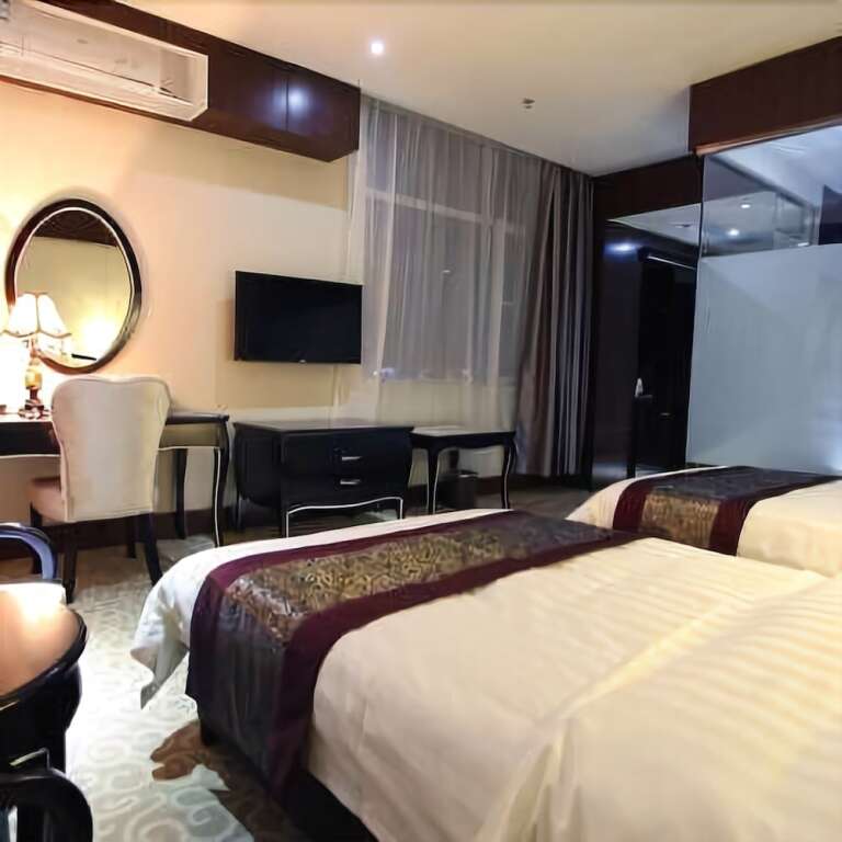 Паниин: Yiju Hotel
