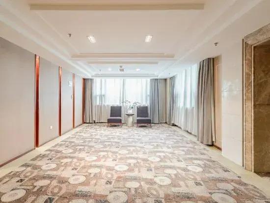 Ухань: Swiss-Belhotel Lotus Lake Wuhan