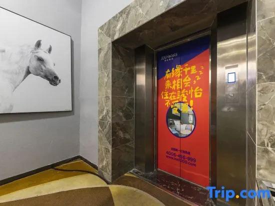 Чжэнчжоу: Junyi Hotel (Zhengzhou Railway Station West Square)
