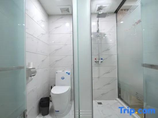 Чжэнчжоу: Junyi Hotel (Zhengzhou Railway Station West Square)