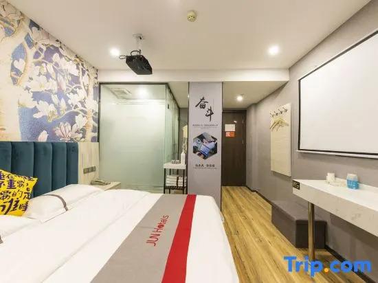 Чжэнчжоу: Junyi Hotel (Zhengzhou Railway Station West Square)