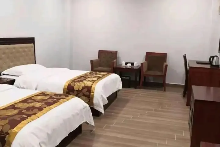 Шаогуань: Jiahua Business Hotel