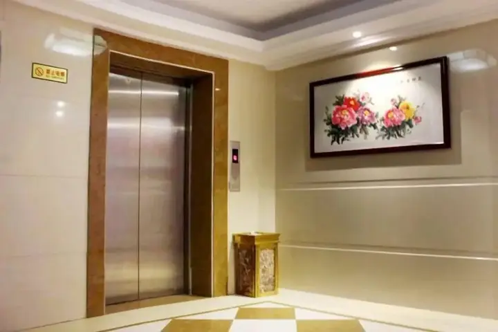 Шаогуань: Jiahua Business Hotel