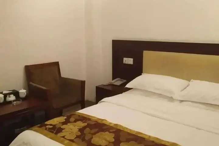 Шаогуань: Jiahua Business Hotel