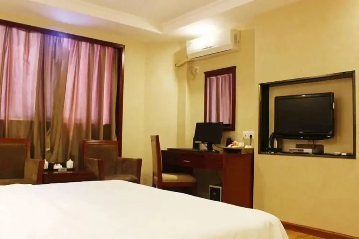 Шаогуань: Jiahua Business Hotel