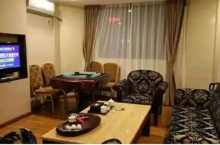 Шаогуань: Jiahua Business Hotel